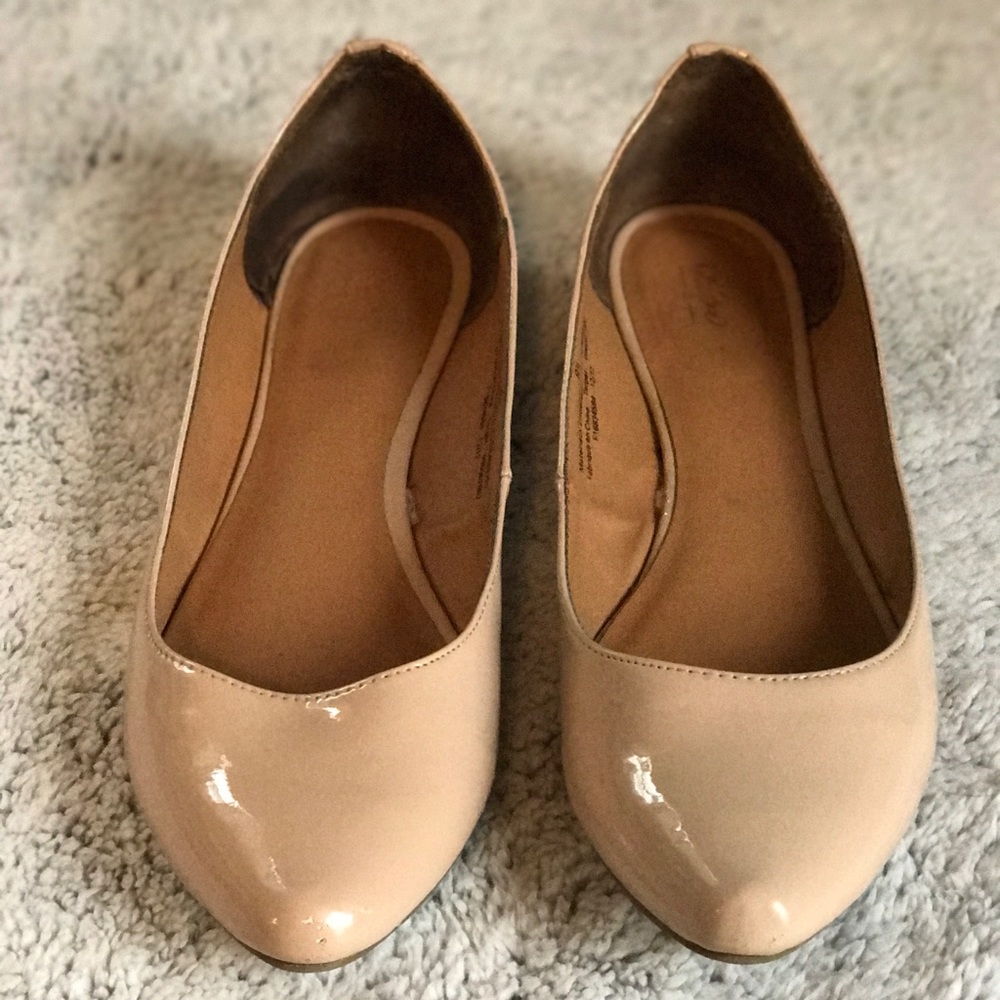 Mossimo nude studded patent flats